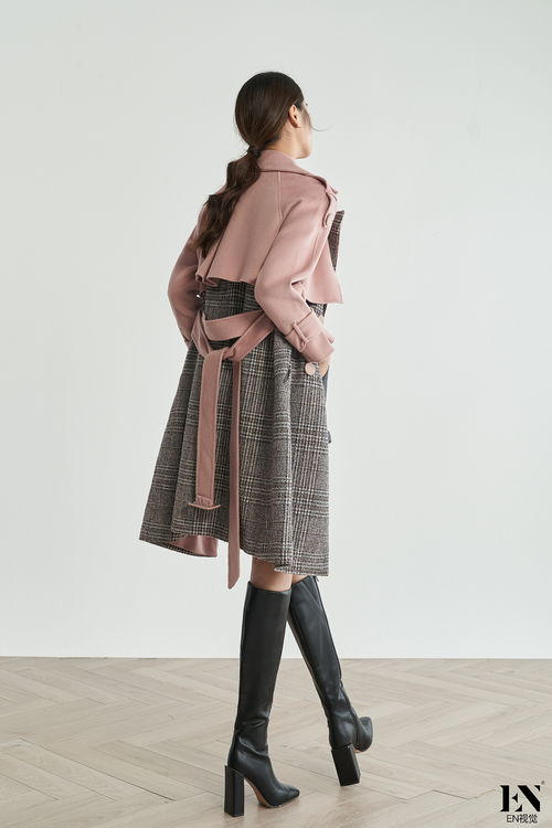 「服装与光影的对话」——模特摄影师眼中的女装美学之旅。